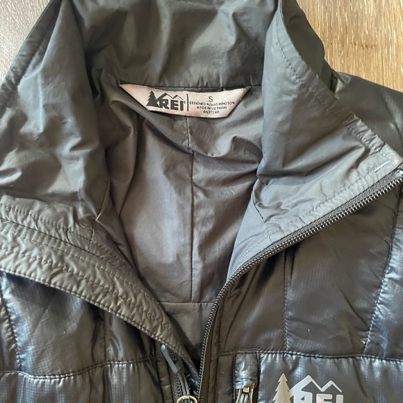 REI Lightweight Packable Insulated Jacket - Picture 4 of 6